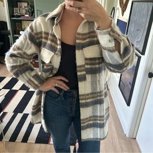 Like new Oversized Plaid Shacket
